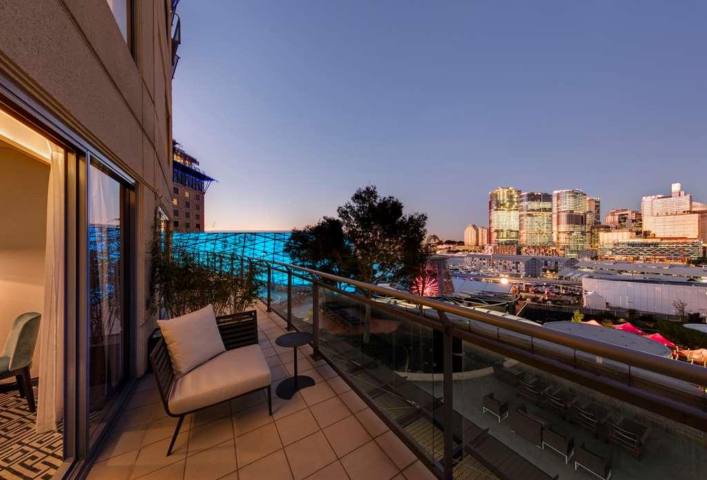 فندق ذا ستار جراند آند ريزيدنسيز سيدني الغرفة الصورة Balcony of a penthouse apartment