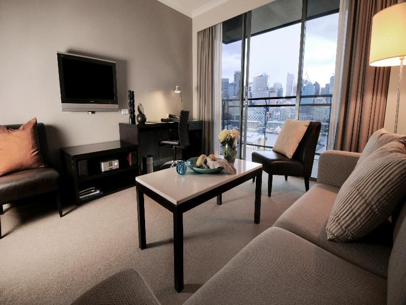فندق ذا ستار جراند آند ريزيدنسيز سيدني المظهر الخارجي الصورة A living room in a serviced apartment in Singapore