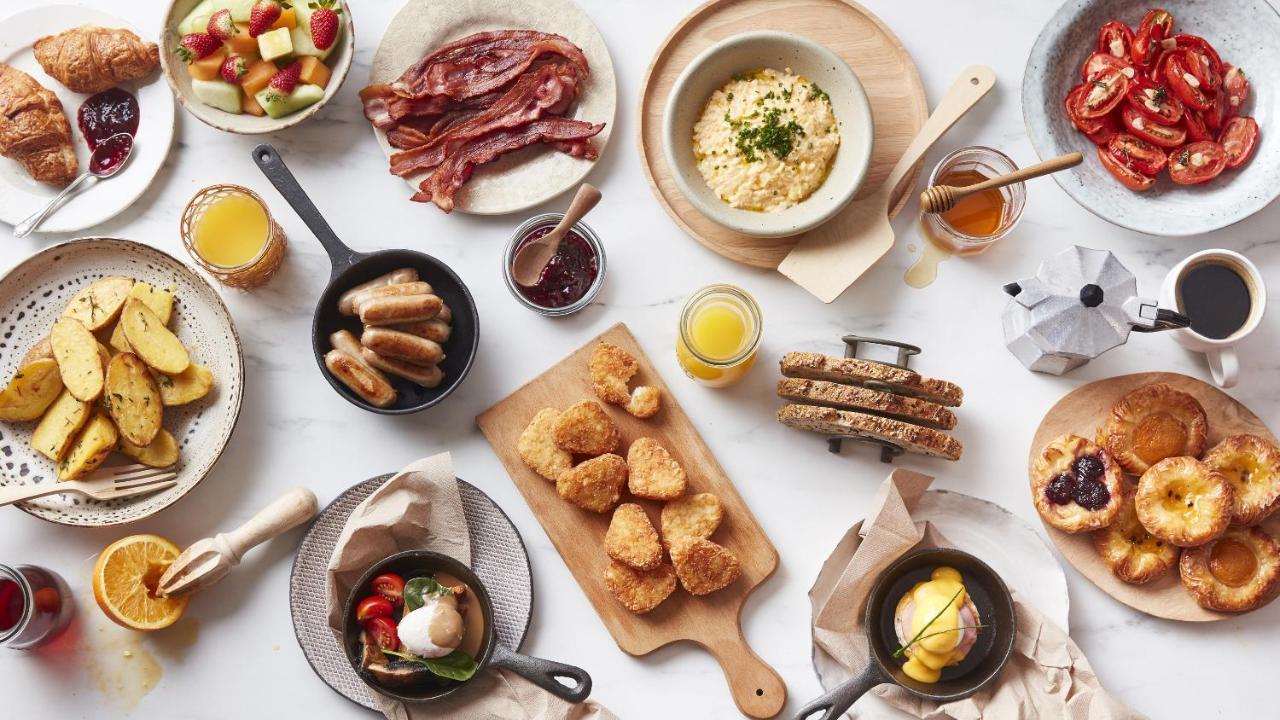 فندق ذا ستار جراند آند ريزيدنسيز سيدني المظهر الخارجي الصورة A selection of breakfast items